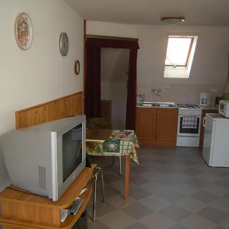Zold Oazis Apartman 아파트