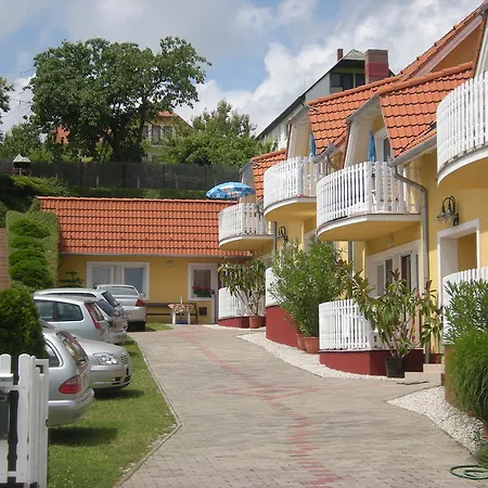 Zold Oazis Apartman 아파트