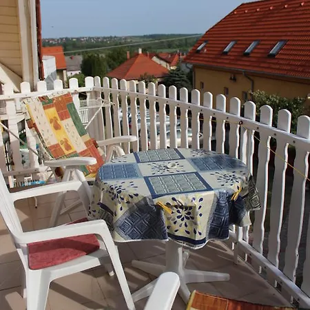 Zold Oazis Apartman 아파트