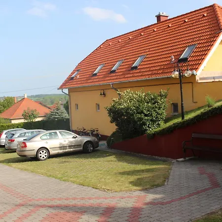 Zold Oazis Apartman *